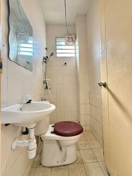 Rumah Bandar untuk Dijual di Balakong (Selangor) - Danilo Lim - Bathroom - PropertyGuru.com.my