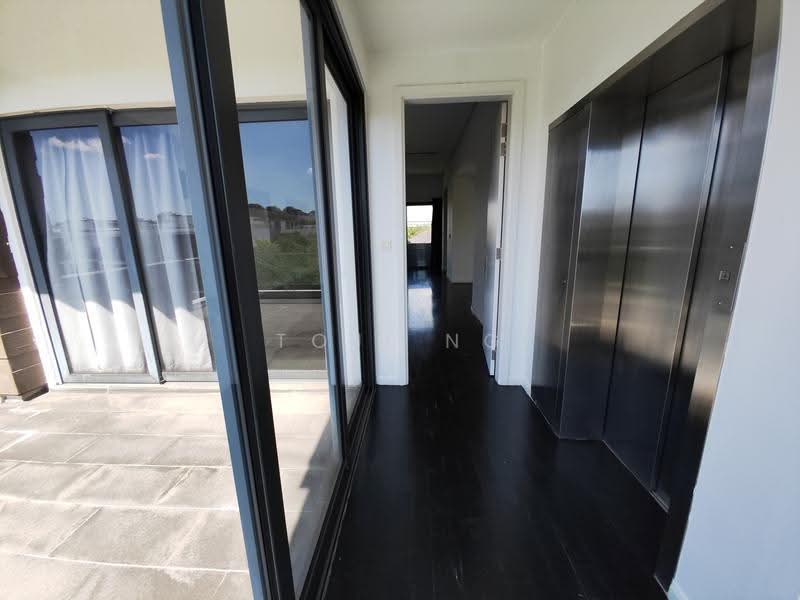 Rumah Berkembar untuk Dijual di Lake Fields (Sungai Besi) - Toji Ng - Corridor - PropertyGuru.com.my