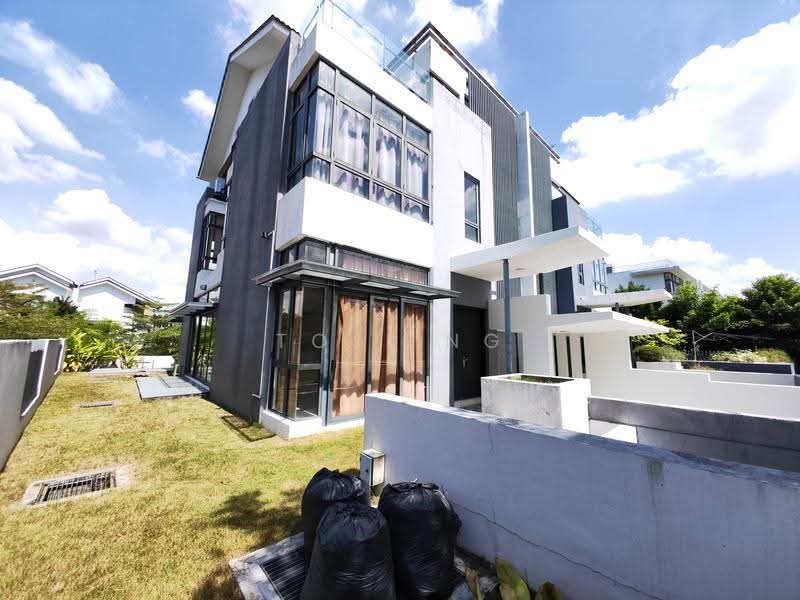 Rumah Berkembar untuk Dijual di Lake Fields (Sungai Besi) - Toji Ng - Exterior - PropertyGuru.com.my
