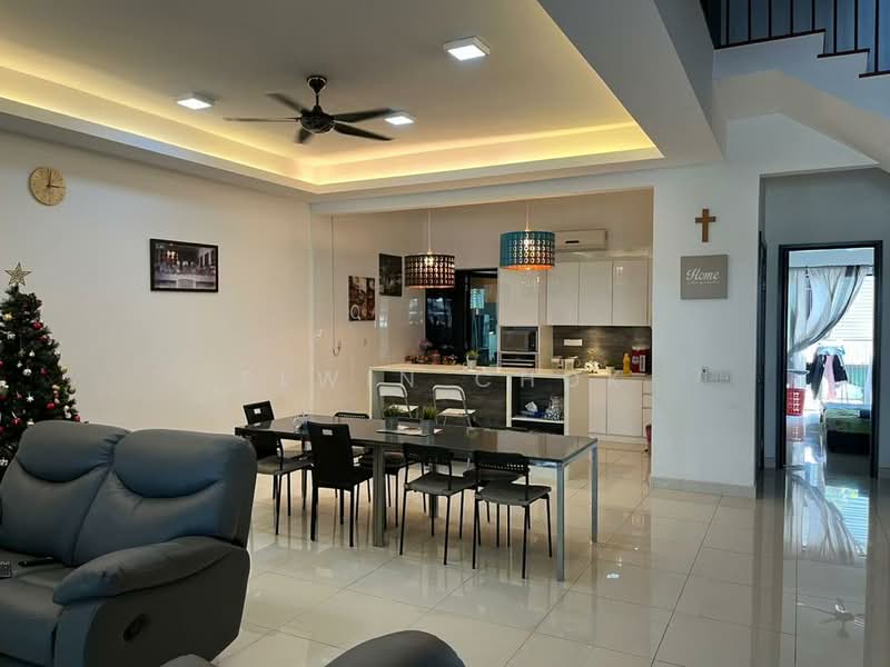 Rumah Teres 3 Tingkat untuk Dijual di Duta Villa (Setia Alam) - Elwin Chok - Living Room - PropertyGuru.com.my