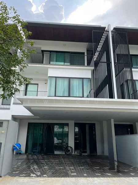 Rumah Teres 3 Tingkat untuk Dijual di Duta Villa (Setia Alam) - Elwin Chok - Exterior - PropertyGuru.com.my