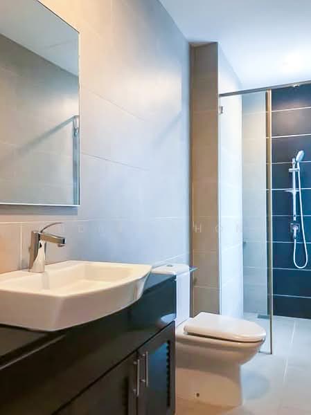 Condominium for Rent at Gurney Paragon - Andrew Chong - Bathroom - PropertyGuru.com.my