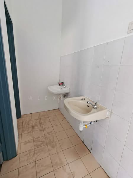 Shop / Office for Rent in Klang (Selangor) - Alexis Lim - Bathroom - PropertyGuru.com.my