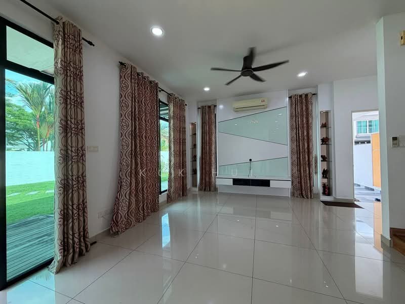 Rumah Kluster untuk Dijual di Taman Mount Austin (Tebrau) - Kok Hui - Living Room - PropertyGuru.com.my