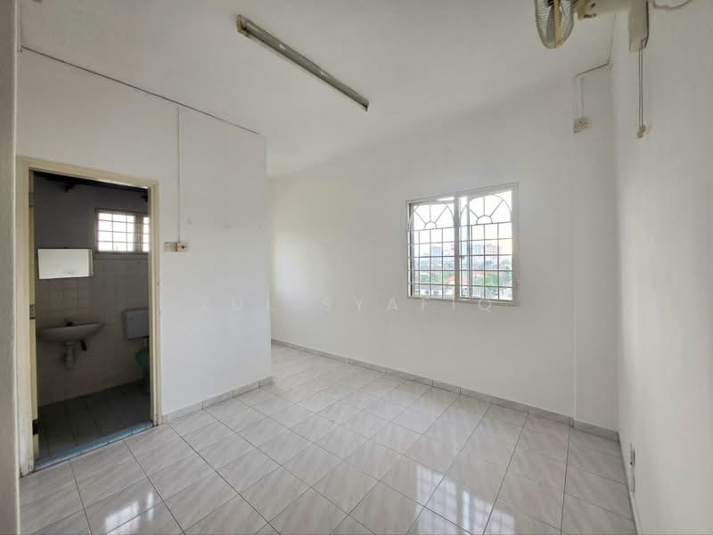 Pangsapuri untuk Dijual di Kasturi Apartment - Zul Syafiq - Bathroom - PropertyGuru.com.my