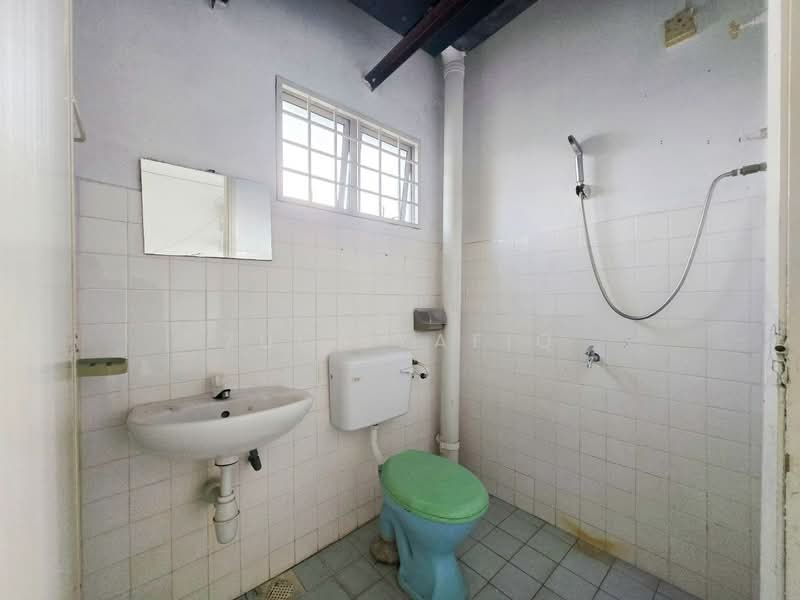 Pangsapuri untuk Dijual di Kasturi Apartment - Zul Syafiq - Bathroom - PropertyGuru.com.my