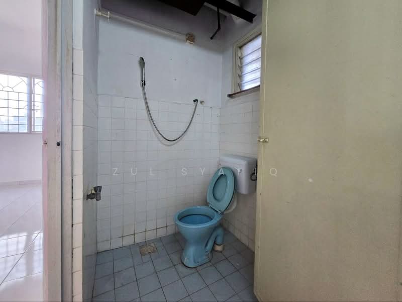 Pangsapuri untuk Dijual di Kasturi Apartment - Zul Syafiq - Bathroom - PropertyGuru.com.my