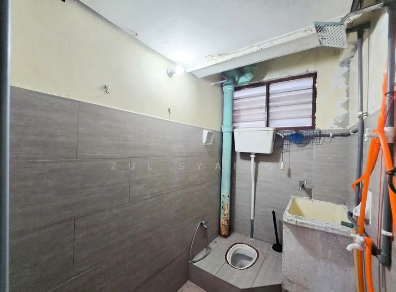 Flat for Sale at Kelumpuk Camar - Zul Syafiq - Bathroom - PropertyGuru.com.my