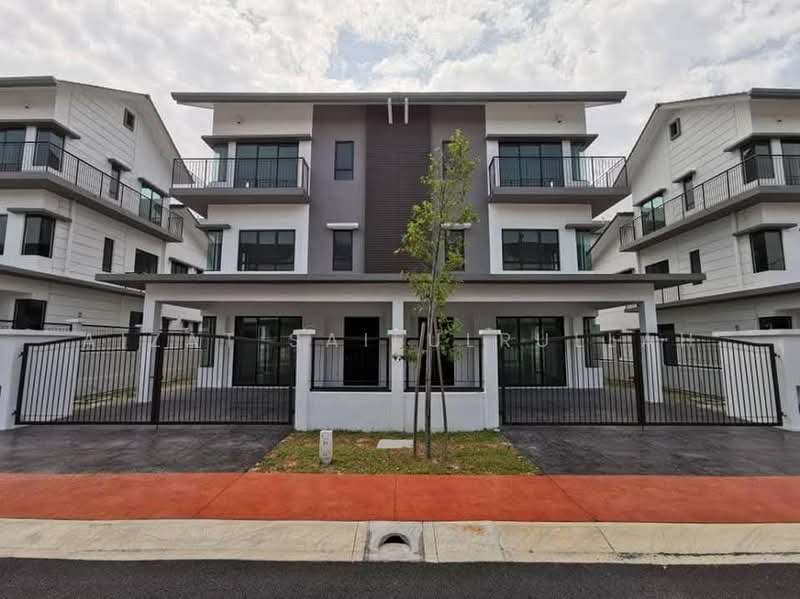 Rumah Kluster untuk Dijual di Kajang (Selangor) - Aizat Saifulrullah - Exterior - PropertyGuru.com.my