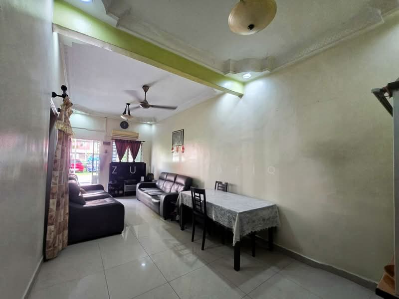 Townhouse for Sale in Batu Caves (Selangor) - Zul Syafiq - Living Room - PropertyGuru.com.my