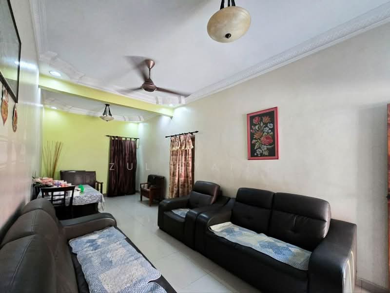 Townhouse for Sale in Batu Caves (Selangor) - Zul Syafiq - Living Room - PropertyGuru.com.my