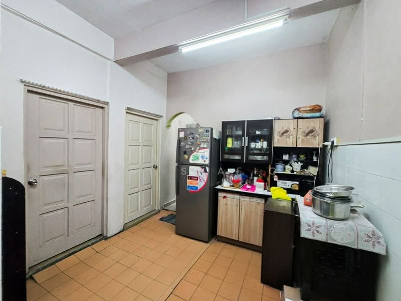 Townhouse for Sale in Batu Caves (Selangor) - Zul Syafiq - Kitchen - PropertyGuru.com.my