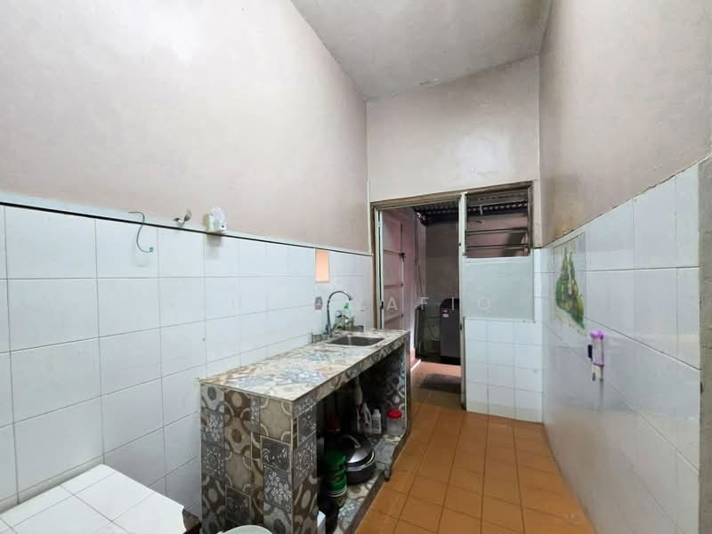 Townhouse for Sale in Batu Caves (Selangor) - Zul Syafiq - Kitchen - PropertyGuru.com.my
