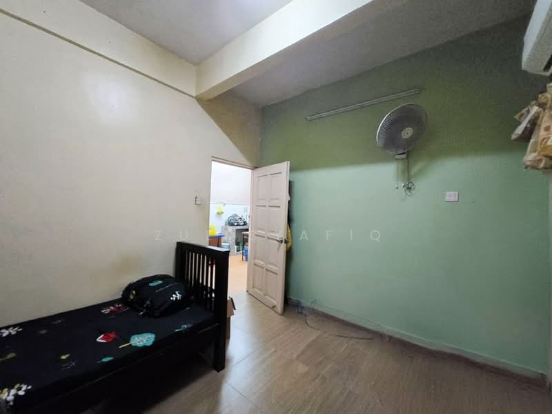 Townhouse for Sale in Batu Caves (Selangor) - Zul Syafiq - Bedroom - PropertyGuru.com.my