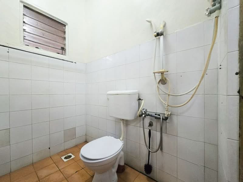 Townhouse for Sale in Batu Caves (Selangor) - Zul Syafiq - Bathroom - PropertyGuru.com.my