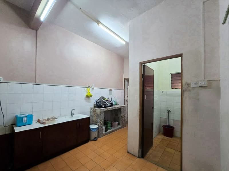 Townhouse for Sale in Batu Caves (Selangor) - Zul Syafiq - Kitchen - PropertyGuru.com.my