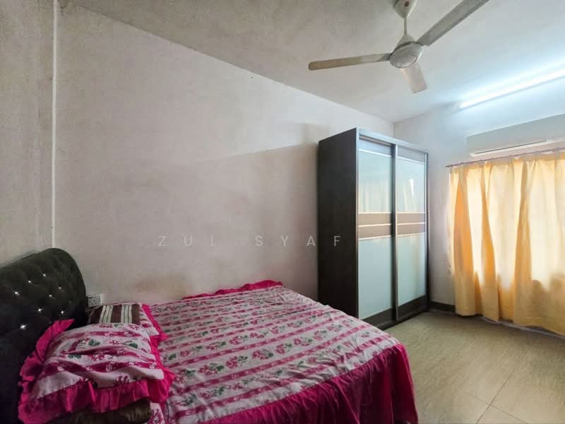 Townhouse for Sale in Batu Caves (Selangor) - Zul Syafiq - Bedroom - PropertyGuru.com.my