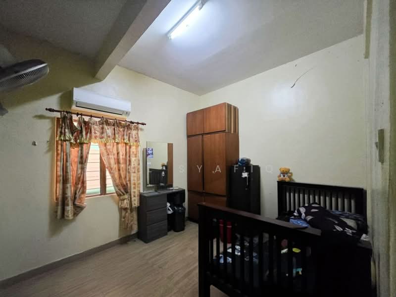 Townhouse for Sale in Batu Caves (Selangor) - Zul Syafiq - Bedroom - PropertyGuru.com.my