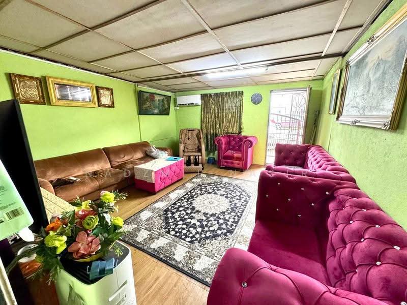 2-storey Terraced House for Sale in Taman Tasik Semenyih (Semenyih) - Nadzmie Nasir - Living Room - PropertyGuru.com.my