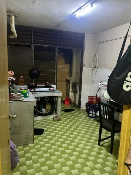 Rumah Flat untuk Dijual di Flat Pkns Shah Alam Seksyen 18 - Mohd Noor Mohamad - Kitchen - PropertyGuru.com.my