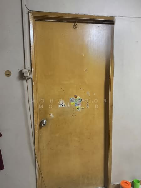 Rumah Flat untuk Dijual di Flat Pkns Shah Alam Seksyen 18 - Mohd Noor Mohamad - Room 3 - PropertyGuru.com.my