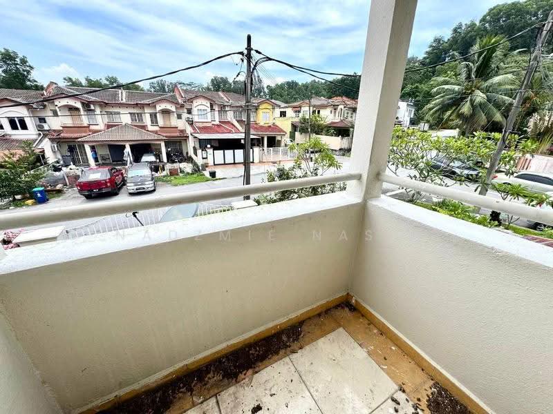 Rumah Teres 2-Tingkat untuk Dijual di Seri Kembangan (Selangor) - Nadzmie Nasir - Balcony - PropertyGuru.com.my