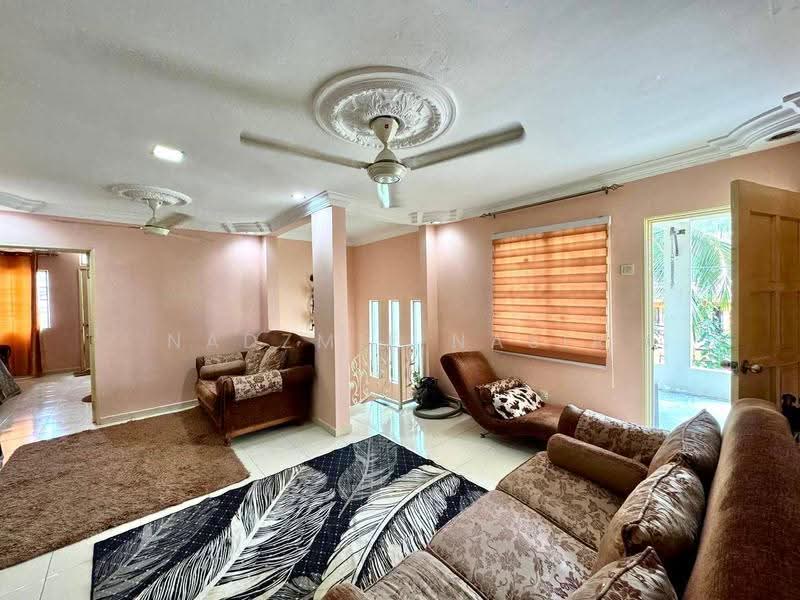 Rumah Teres 2-Tingkat untuk Dijual di Seri Kembangan (Selangor) - Nadzmie Nasir - Living Room - PropertyGuru.com.my