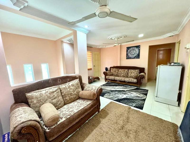 Rumah Teres 2-Tingkat untuk Dijual di Seri Kembangan (Selangor) - Nadzmie Nasir - Living Room - PropertyGuru.com.my