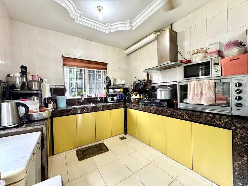 Rumah Teres 2-Tingkat untuk Dijual di Seri Kembangan (Selangor) - Nadzmie Nasir - Kitchen - PropertyGuru.com.my