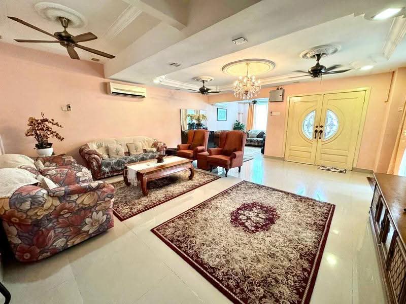 Rumah Teres 2-Tingkat untuk Dijual di Seri Kembangan (Selangor) - Nadzmie Nasir - Living Room - PropertyGuru.com.my