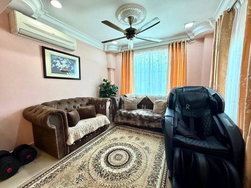 Rumah Teres 2-Tingkat untuk Dijual di Seri Kembangan (Selangor) - Nadzmie Nasir - Living Room - PropertyGuru.com.my