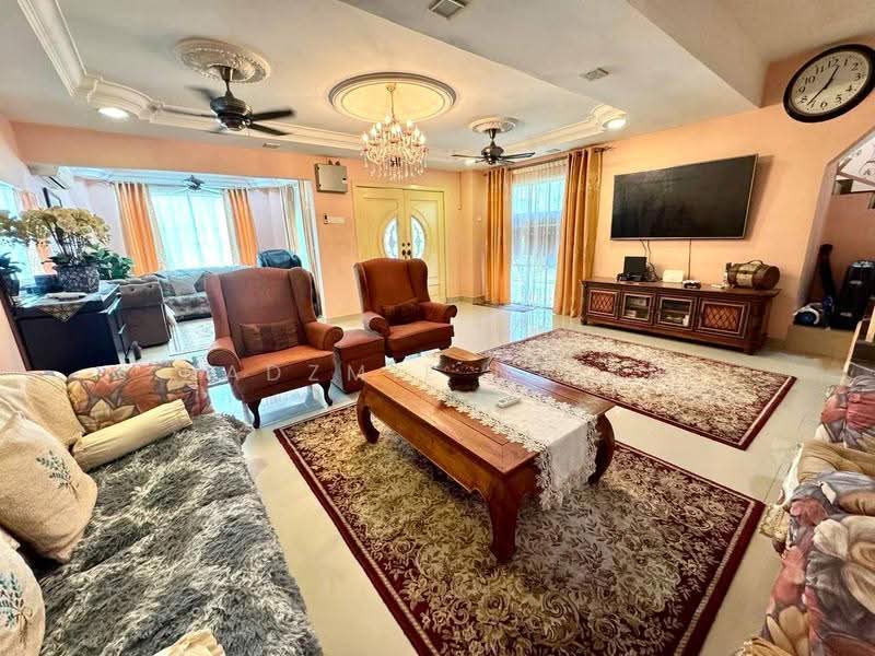 Rumah Teres 2-Tingkat untuk Dijual di Seri Kembangan (Selangor) - Nadzmie Nasir - Living Room - PropertyGuru.com.my