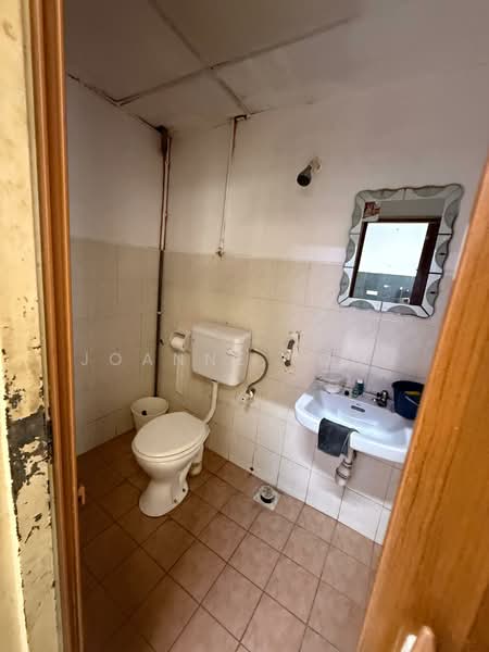Shop / Office for Rent in Taman Austin Perdana (Tebrau) - JOANNE YONG - Bathroom - PropertyGuru.com.my