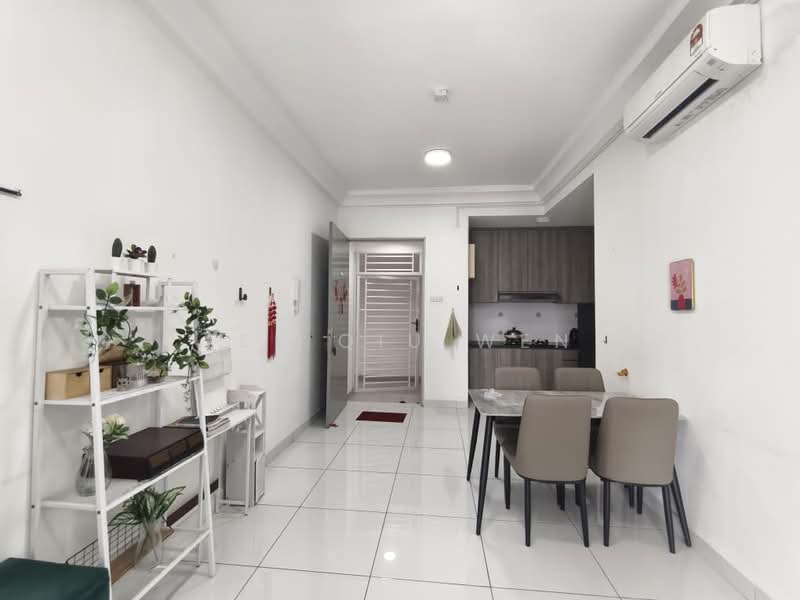 Servis Apartment untuk Dijual di The Platino Serviced Apartment - Lee Qiu Wen - Living Room - PropertyGuru.com.my