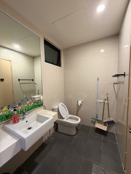 Servis Apartment untuk Disewa di Southkey Mosaic - Lee Qiu Wen - Bathroom - PropertyGuru.com.my