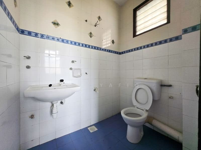 Apartment for Sale at Pangsapuri Sri Baiduri - Zul Syafiq - Bathroom - PropertyGuru.com.my