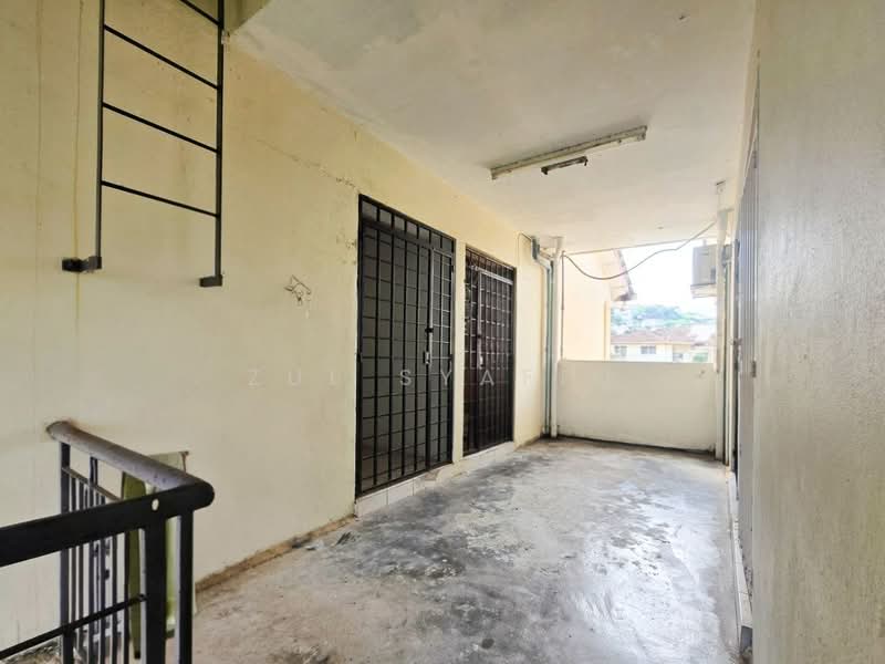 Apartment for Sale at Pangsapuri Sri Baiduri - Zul Syafiq - Corridor - PropertyGuru.com.my