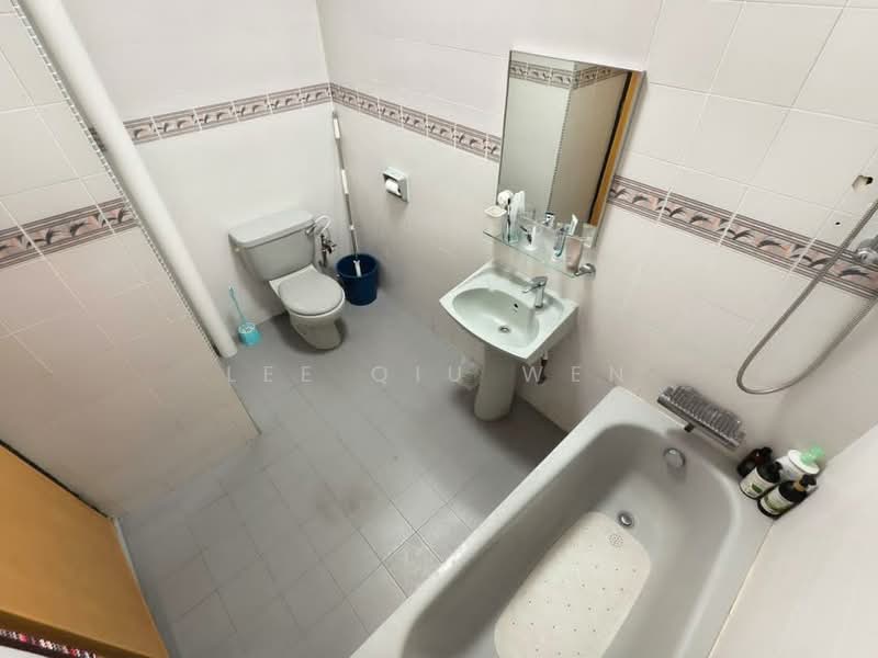 Semi-Detached House for Sale in Taman Johor Jaya (Johor Bahru) - Lee Qiu Wen - Bathroom - PropertyGuru.com.my