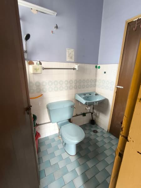 2.5-storey Terraced House for Rent in Damansara Jaya (Petaling Jaya) - Eric Lim - Bathroom - PropertyGuru.com.my
