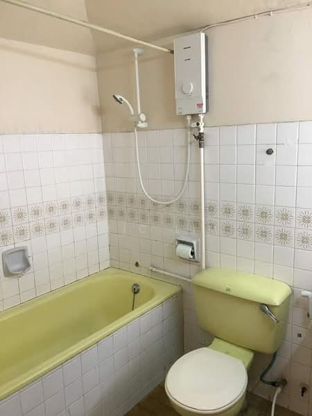 2.5-storey Terraced House for Rent in Damansara Jaya (Petaling Jaya) - Eric Lim - Bathroom - PropertyGuru.com.my