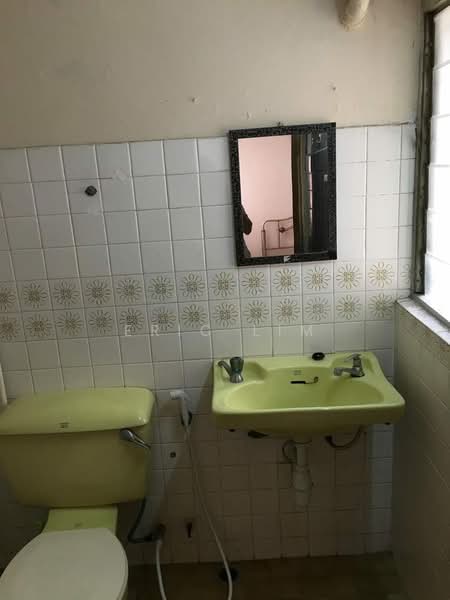 2.5-storey Terraced House for Rent in Damansara Jaya (Petaling Jaya) - Eric Lim - Bathroom - PropertyGuru.com.my