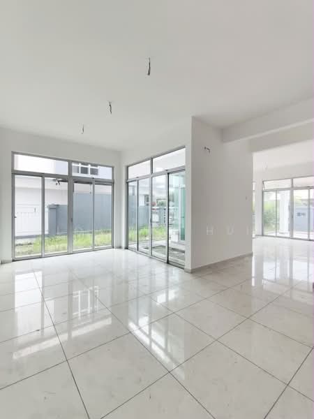 Semi-Detached House for Sale in Taman Mutiara Rini (Skudai) - Loh Kok Hui - Living Room - PropertyGuru.com.my