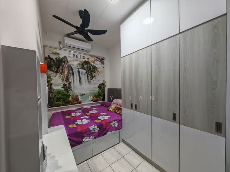 Rumah Teres 1 Tingkat untuk Dijual di Permas Jaya (Johor Bahru) - Terry Tan - Bedroom - PropertyGuru.com.my