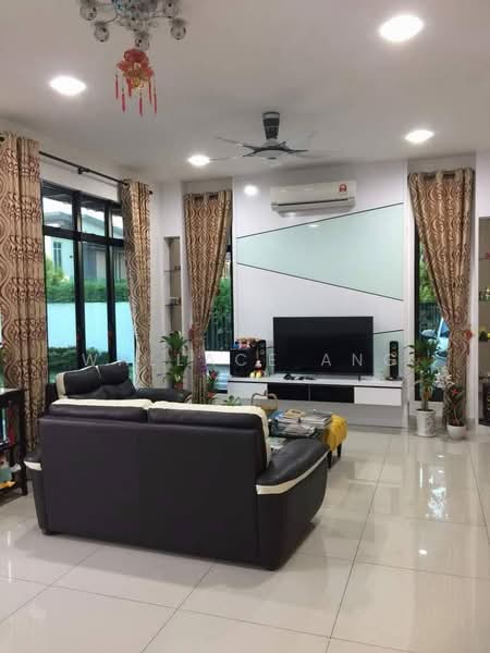 Rumah Kluster untuk Dijual di Taman Mount Austin (Tebrau) - Wallace Ang - Living Room - PropertyGuru.com.my