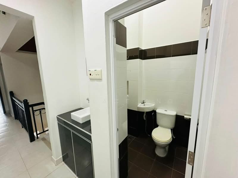 2-storey Terraced House for Sale in Taman Sri Pulai Perdana (Skudai) - Wallace Ang - Bathroom - PropertyGuru.com.my