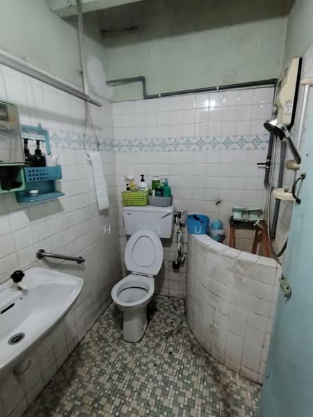 2-storey Terraced House for Sale in Sri Petaling (Kuala Lumpur) - HL Lau - Bathroom - PropertyGuru.com.my