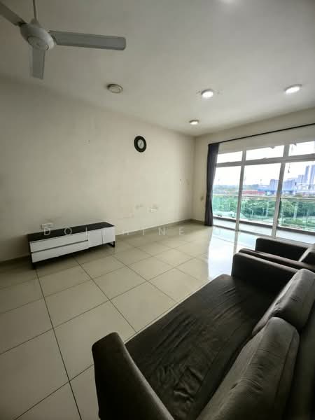 Kondominium untuk Dijual di M Condominium @ Larkin - Dolphine Ong - Living Room - PropertyGuru.com.my