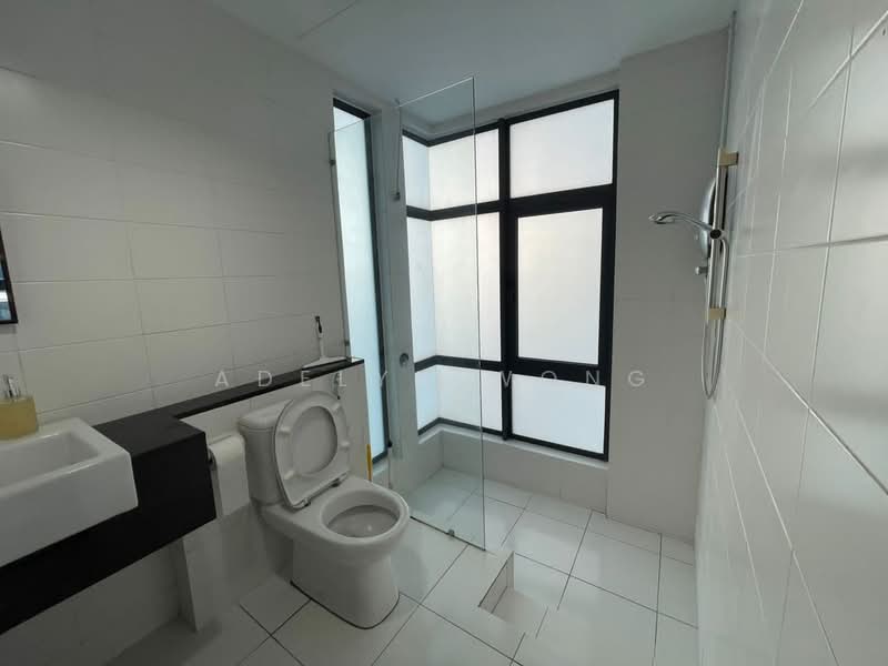 Servis Apartment untuk Dijual di Trefoil @ Setia City - Adelyn Wong - Bathroom - PropertyGuru.com.my
