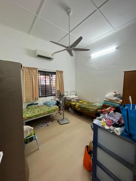 Rumah Banglo untuk Dijual di Taman Kebun Teh (Johor Bahru) - Terence Tan - Bedroom - PropertyGuru.com.my