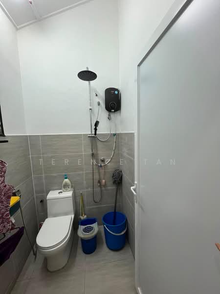 Rumah Banglo untuk Dijual di Taman Kebun Teh (Johor Bahru) - Terence Tan - Bathroom - PropertyGuru.com.my